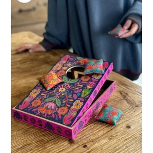 Natural Life Rosa Mini Kiefernholz Maisloch Tragbares Spiel Boho - Bild 1 von 10