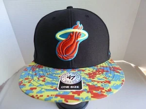 Cappello termico Hardwood Classics Miami mimetico sull'orlo marca Forty Seven taglia unica cinturino - Foto 1 di 8