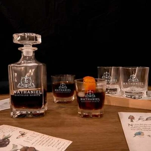 Engraved Whiskey Decanter Set with 4 Scotch Glasses - Imagen 1 de 36