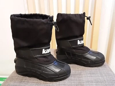 Botas de nieve Kamik negras aisladas juveniles talla 11 Foto 1 de 4