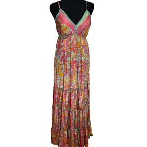 Maxi Vestido Raga Anthropologie con Volantes Talla S Floral Dorado Sedoso Boho Festival Hippi - Imagen 1 de 15