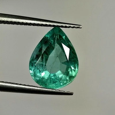 2.64ct Natural Emerald pear nice green good luster unheated untreated gemstone - Image 1 of 4