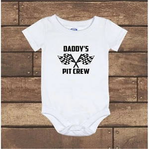 Daddy's Pit Crew Schwangerschaftsankündigung Gerber Baby Einteiler Neugeborenes - 24M  - Bild 1 von 3