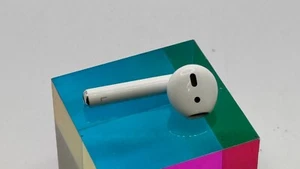 Apple AirPods 2nd Generation Left AirPod Only Replacement Genuine OEM A2031 - Picture 1 of 4