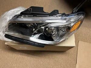 New OEM  14-17 Chevrolet SS Sedan LH Headlight 92285810 Genuine GM NOS - Picture 1 of 3