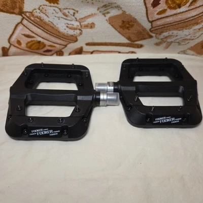 FOOKER MTB Pedals Mountain Bike Pedals 3 Bearing Non-Slip Lightweight Nylon - Image 1 of 4