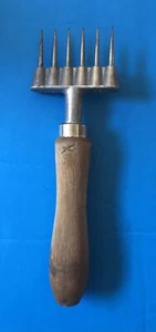 Vintage schöner seltener Briddell No.66 Eispickel 6 Zinken Gussmetall & Holzgriff - Bild 1 von 9