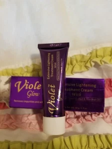 Violet Glow Elegant Whitening Treatment Cream - Bild 1 von 5