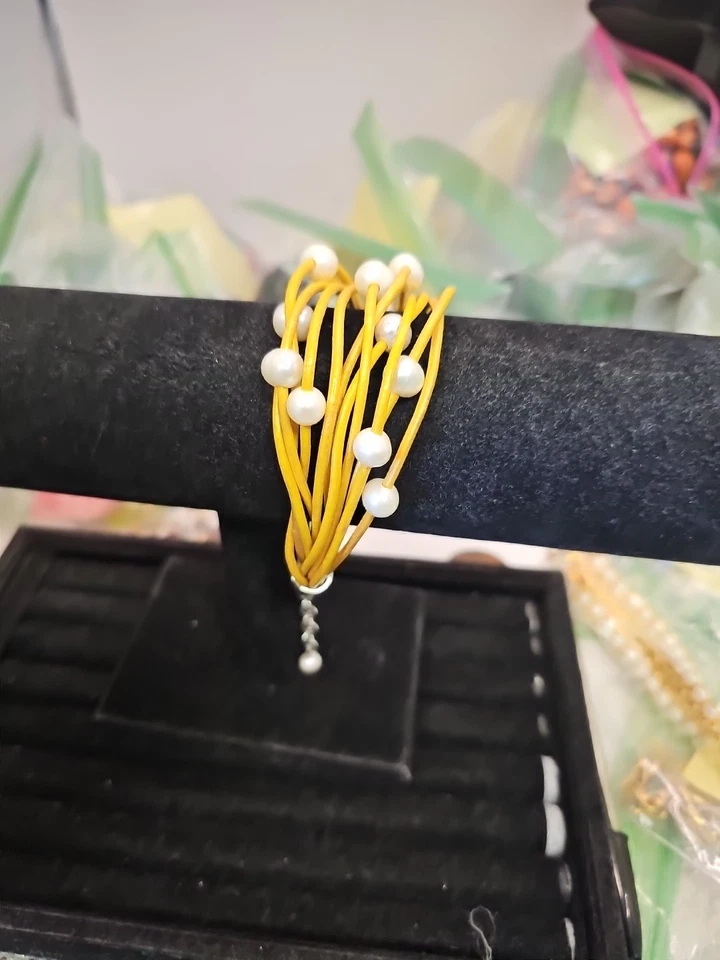 Bracelet Yellow leather Pearls  Lobster Closure - Image 1 of 4