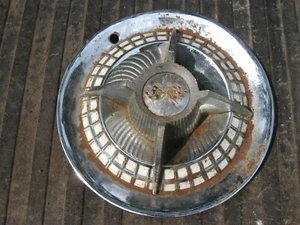 14" VINTAGE AFTERMARKET SPIDER SPINNER HUBCAP DODGE CHROME CHECKERED FLAGS - Picture 1 of 4