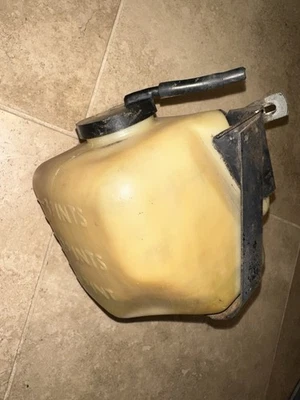 Chevrolet Corvette C3 1973-1977 tanque de expansión de radiador de refrigerante y soporte OEM Foto 1 de 4