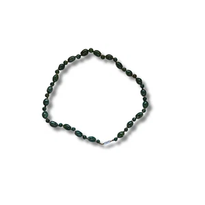 Elegante grüne Halskette mit 43 Perlenelementen, ca. 59 cm, 80 g - Bild 1 von 3