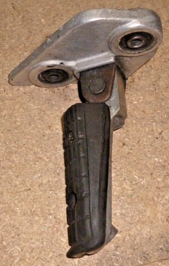 SUPPORT CALE PIED AVANT DROIT YAMAHA 850 TDM 3VD de 1991 à 2001 - réf : 31 - Photo 1/1