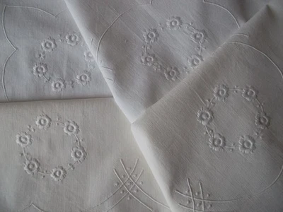 Taie d'oreiller Brodée sur tout le tour - Photo 1/2