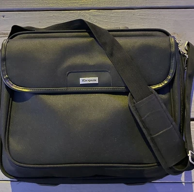 Targus 15.6 Traditional Notepac Laptop Case GSA-OCN1-90 w/Strap - Used - Image 1 of 4