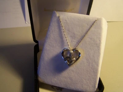 COLGANTE Y CADENA KAY JOYERO DIAMANTE EN RITMO DOBLE CORAZÓN ABIERTO PLATA ESTERLINA Foto 1 de 4