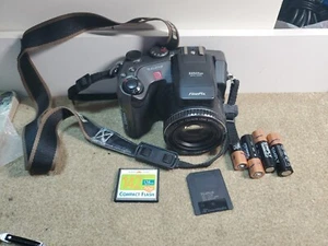 Fujifilm Finepix S602 Zoom Digital Bridge Camera - Excellent Condition Working - Picture 1 of 4