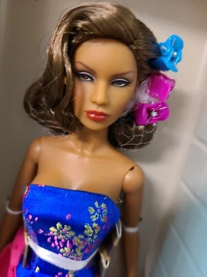 OPERA ON THE 5th LADY AURELIA GREY E 59th  FASHION ROYALTY OPE113/500 LE RARENEW - Image 1 of 4