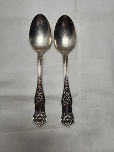 1865 WM. Rogers Pat Sept 26 1911 MFG CO AA 2 Löffel Set Foral Design ANTIK  - Bild 1 von 10