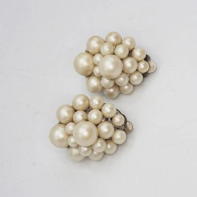 1940er Ohrringe Kostüm Schmuck Perlen Cluster Clip-On Rücken Mode Deutschland - Bild 1 von 4