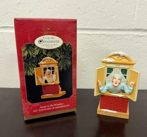 Hallmark Keepsake Ornament 1997 Away to the Window ~ Collector's Club 4" - Imagen 1 de 7