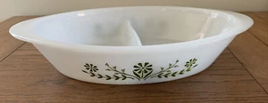 Glassbake Green Daisy Divided Oval Serving Baking Dish J2352 Milk Glass Kitchen - Picture 1 of 7