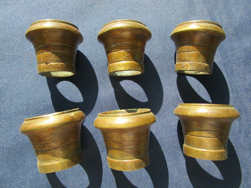 6 sabots ronds laiton pieds table meuble Dia. intérieur au plus grand 2,9 cm  - Photo 1/4