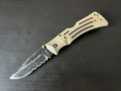Navaja de bolsillo plegable Ka Bar Desert Mule 3053 Desert Tan combo borde descontinuada  Foto 1 de 4