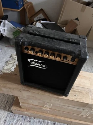 MA-15 Transistor Combo Verstärker E-Gitarre 15W 1x6,5" Lautsprecher 3-Band EQ - Bild 1 von 2