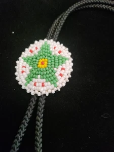 Corbata bolo con cuentas de inspiración nativa americana - Imagen 1 de 5