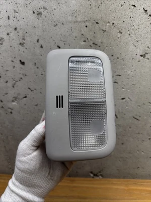 Luz domo mapa superior delantera gris Toyota Corolla/Matrix/Yaris & Scion xB xD Foto 1 de 4