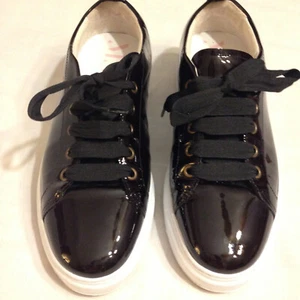 MANEBI DAMEN SCHWARZE LACKLEDER SCHNÜR SNEAKER - GR. 39 / US 8,5 - Bild 1 von 17