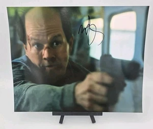 FOTO DE PELÍCULA 8X10 FIRMADA POR MARK WAHLBERG FLIGHT RISK ESTRELLA CERTIFICADO DE AUTENTICIDAD UG - Imagen 1 de 3