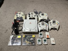 SEGA Dreamcast HKT-3020 Console Lot, 5 Controllers, 3 VMU, 2 Games! Works Great!