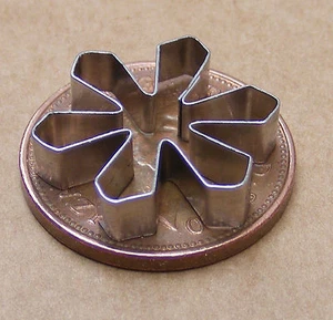 Dolls House Metal Snowflake Clay Cutter Miniature Flower Accessory tumdee - Imagen 1 de 6