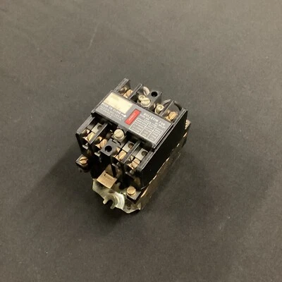 Relé de control industrial Allen-Bradley 700-NM200A1 Foto 1 de 4