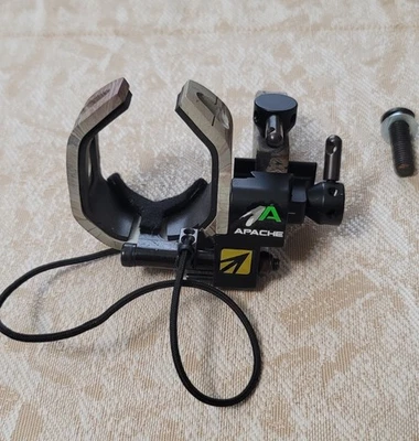 NAP  Apache Drop a Way Arrow Rest, Right Hand, Camo Excellent Condition - Image 1 of 4