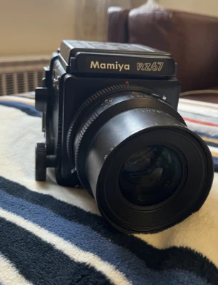 Cuerpo de cámara mamiya rz67 pro, parte posterior de película y lente Foto 1 de 4