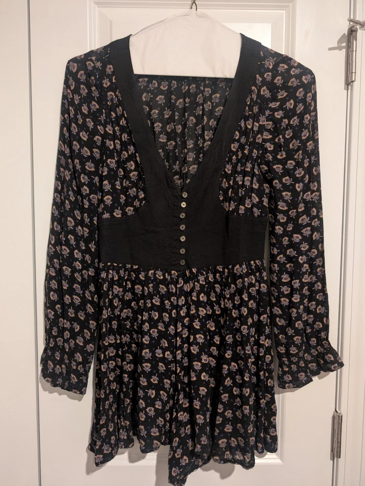 Urban Outfitters | Mameluco Floral Manga Larga Ecote Pia Con Botones Talla Pequeña Foto 1 de 4