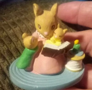 Figura miniatura Avon Forest Friends Storytime sin caja - Imagen 1 de 4