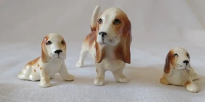 Set Of 3 Vintage Bassett Hound Miniature Figurines Porcelain. Dad and 2 Puppies. - Picture 1 of 7