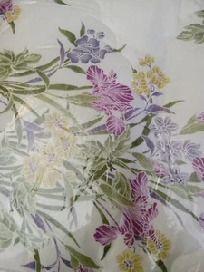Colcha acolchada con volantes morados con flores blancas talla Queen - Imagen 1 de 12