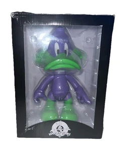 Figura Pato Lucas - Artoyz Looney Toons - Edición Limitada - Lila - NUEVA Y EMBALAJE ORIGINAL - Imagen 1 de 3