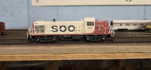 HO ATLAS 10000075 RS-3 LOCOMOTIVE SOO LINE # 372 with DCC installed Weathered - Picture 1 of 5