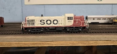 HO ATLAS 10000075 RS-3 LOCOMOTIVE SOO LINE # 372 with DCC installed Weathered  - Image 1 of 4