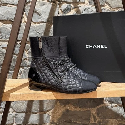 Chanel 2018 Botines Planos Cuero Gris Cadena Acento Logo CC - 41.5 IT Foto 1 de 4
