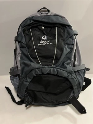 Deuter Futura 28 AC Hiking Gray & Black Backpack Travel & Rain Cover - Image 1 of 4