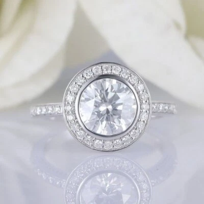Alianza de compromiso de piedra moissanita de corte redondo de 2,50 quilates de oro blanco macizo de 14 quilates Foto 1 de 4