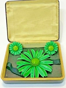 Vintage Metal Enamel Clip On Earrings & Pin Brooch Set Green Flower Daisy 102121 - Picture 1 of 9