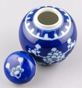 Vintage Chinese Porcelain Ginger Jar Cover Blue White Blossom Mark 20th Century - Picture 1 of 10